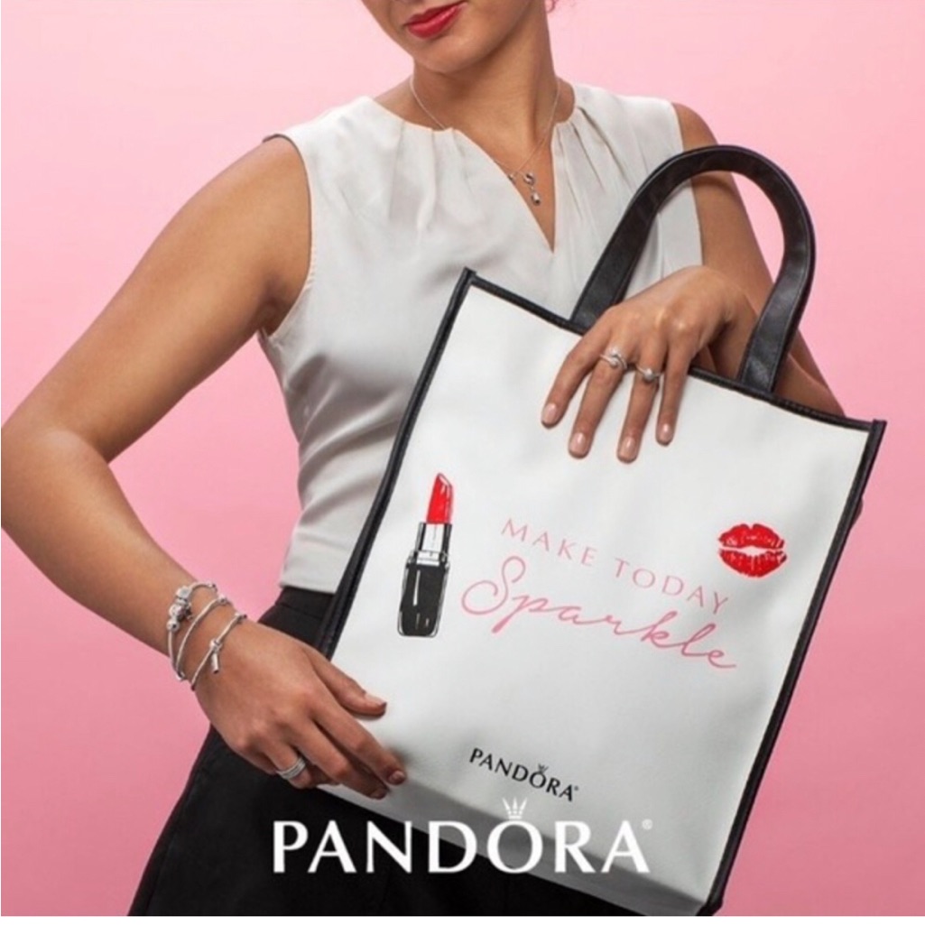 Pandora White Bag Size 15 X 13 X 4. Excellent Condition.